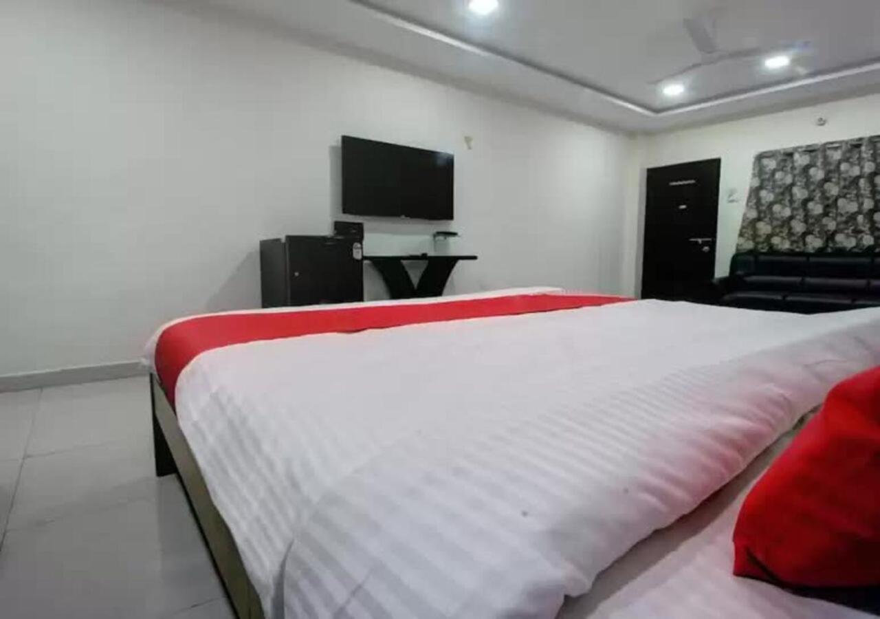 Hotel Santoshi Hometel Raichur 외부 사진