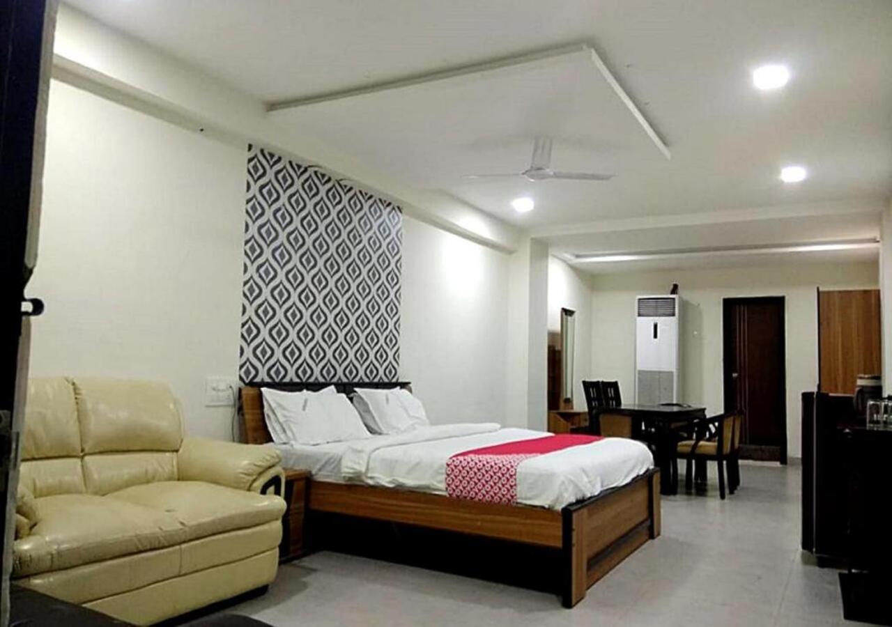 Hotel Santoshi Hometel Raichur 외부 사진