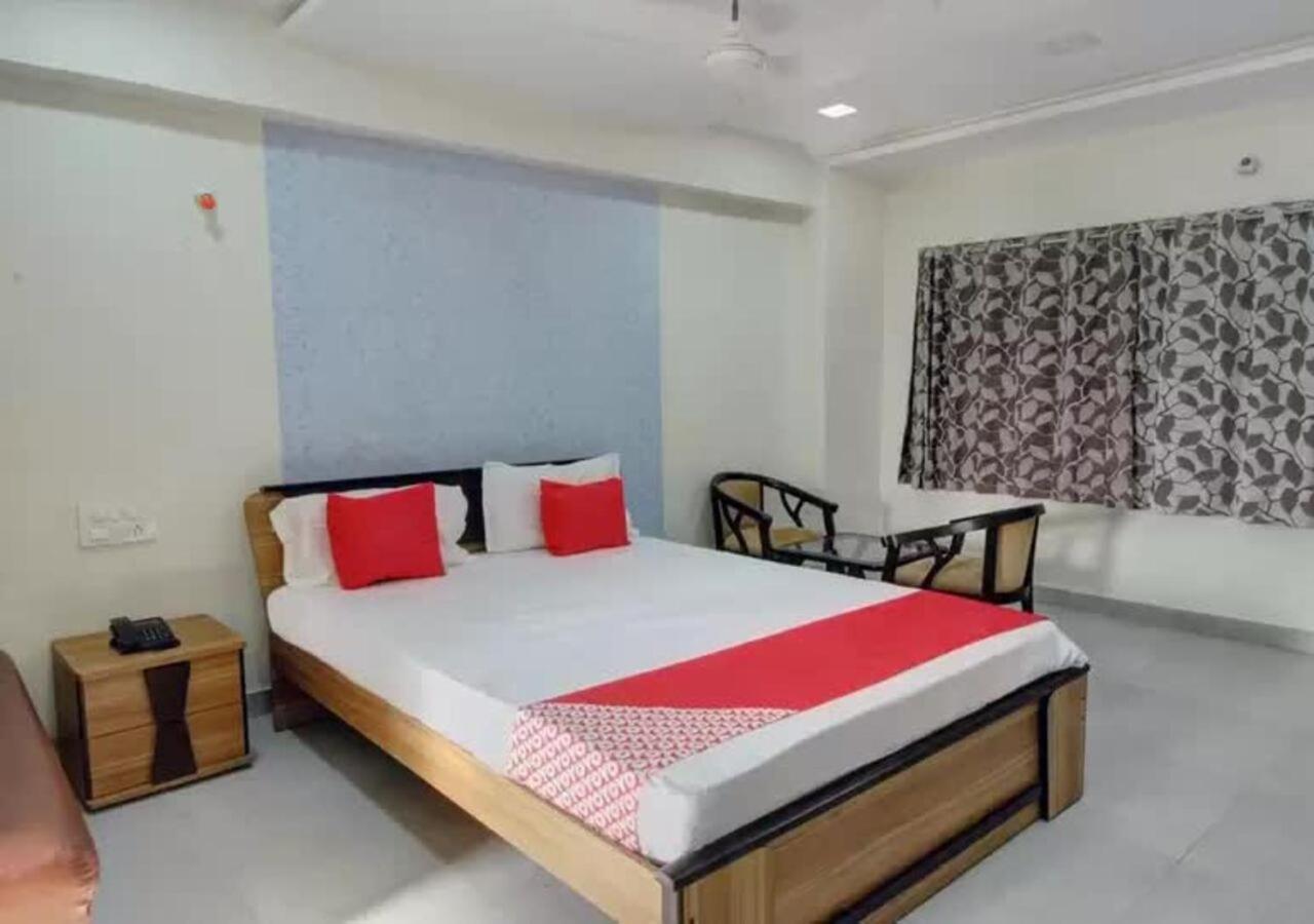 Hotel Santoshi Hometel Raichur 외부 사진