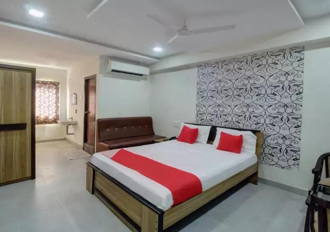 Hotel Santoshi Hometel Raichur 외부 사진