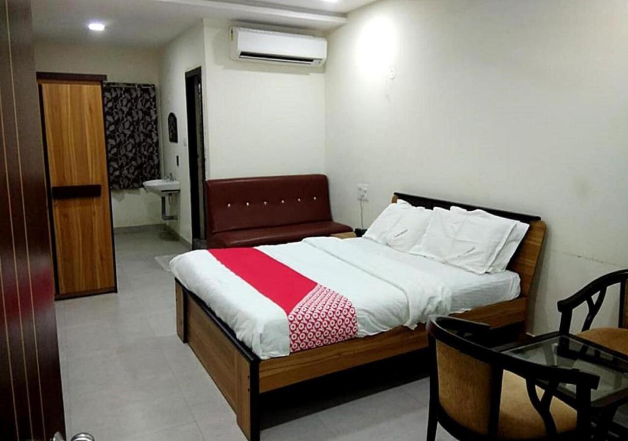 Hotel Santoshi Hometel Raichur 외부 사진