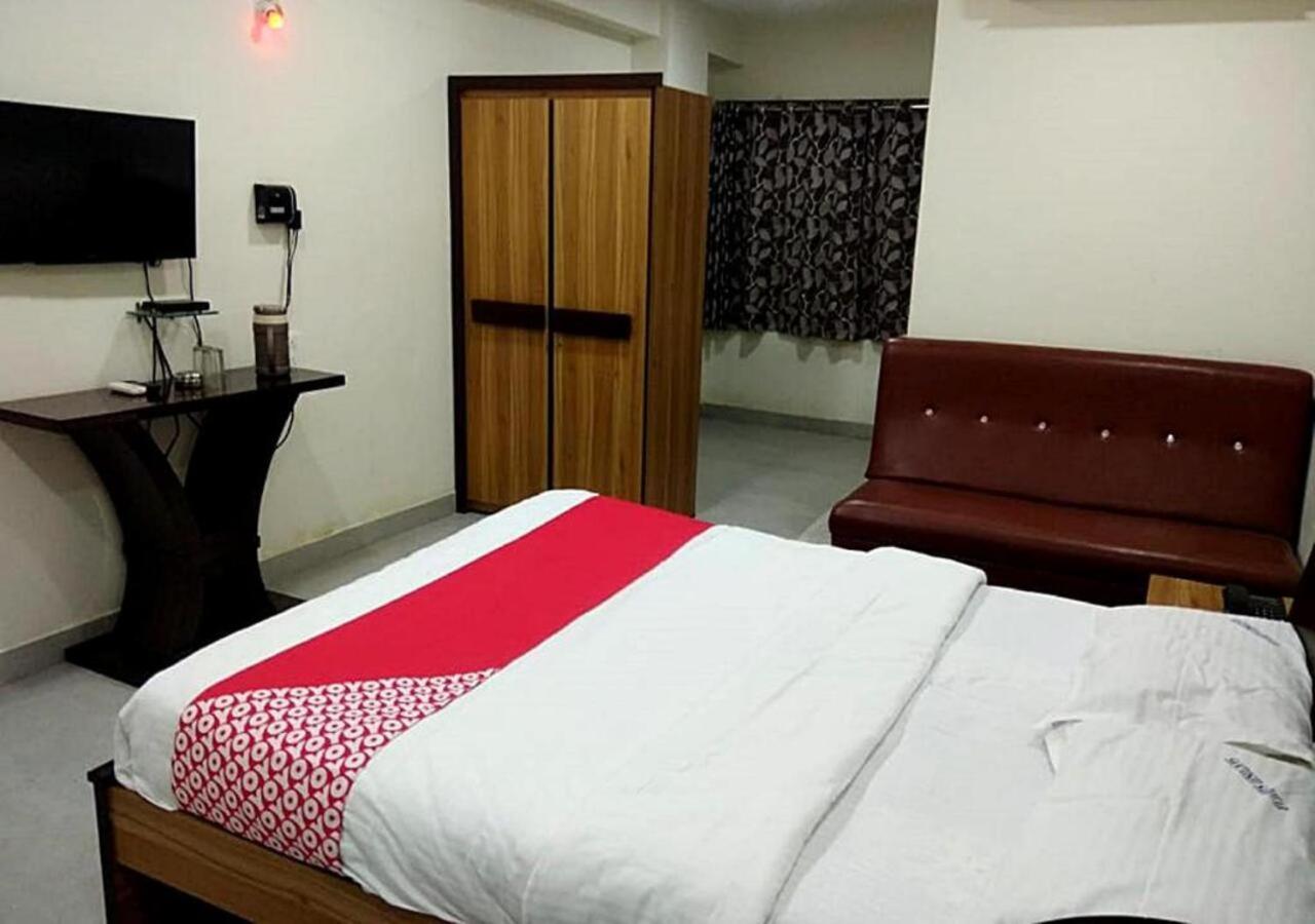 Hotel Santoshi Hometel Raichur 외부 사진